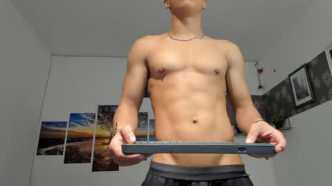 noah_flynn1 online show from May 2026 10:21:02 AM