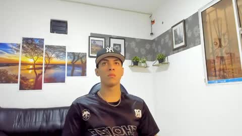 noah_flynn1 online show from May 2026 11:39:02 AM
