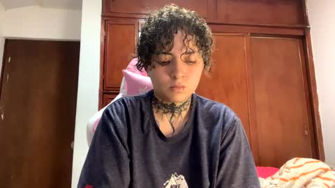 noah hehim    online show from January 2025 02:00:02 AM