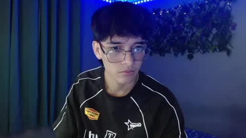 Snapshot of noah_millerx_ chatting on April 2026 04:06:02 AM noah online show from April 2026 04:06:02 AM