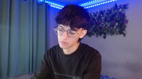 Snapshot of noah_millerx_ chatting on April 2026 05:01:02 AM noah online show from April 2026 05:01:02 AM