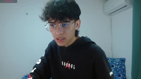 Snapshot of noah_millerx_ chatting on May 2026 03:33:01 AM noah online show from May 2026 03:33:01 AM