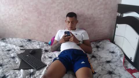 Snapshot of noah_roberts_ chatting on January 2025 04:06:01 PM Noah online show from January 2025 04:06:01 PM