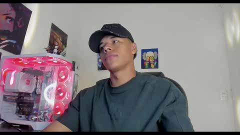 Snapshot of noah_silver chatting on December 2025 07:07:01 PM noah_silver online show from December 2025 07:07:01 PM