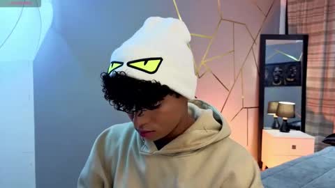 noah_smith04 online show from November 2025 12:17:01 PM