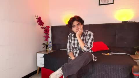 noah_starks online show from May 2026 08:04:02 PM