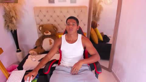 N O AH - S T H O  N E online show from January 2026 03:10:02 AM