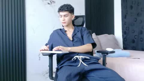 noah tyler  online show from December 2025 05:42:02 PM