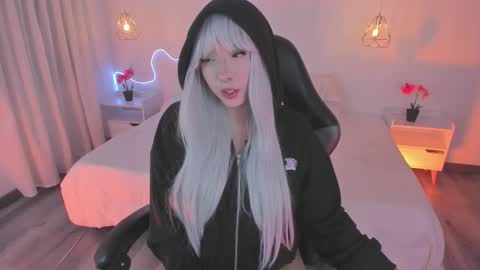 Snapshot of noahcryptic chatting on November 2025 05:49:01 AM Noah online show from November 2025 05:49:01 AM