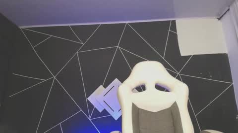 noahlafforet online show from October 2025 04:59:02 PM