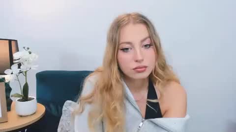 Snapshot of noahpretty chatting on September 2025 03:48:01 PM noahpretty online show from September 2025 03:48:01 PM