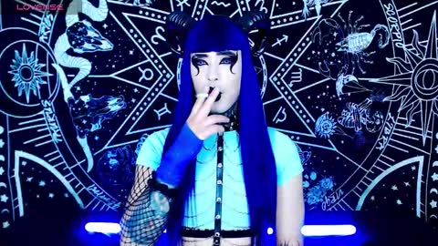 caroline online show from September 2025 01:17:01 AM