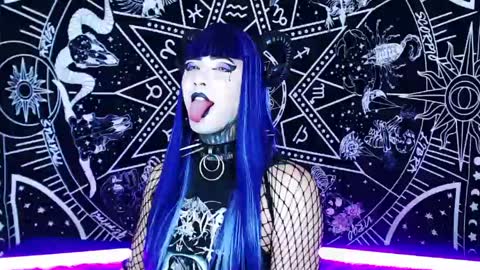 caroline online show from April 2026 11:07:02 PM