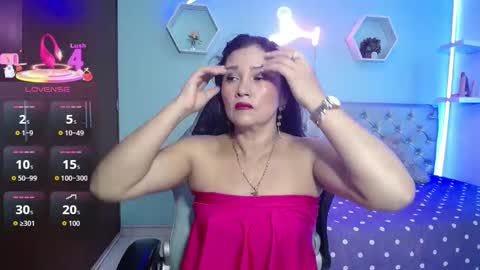 Snapshot of noelia_milfs chatting on October 2025 01:53:02 AM noelia_milfs online show from October 2025 01:53:02 AM