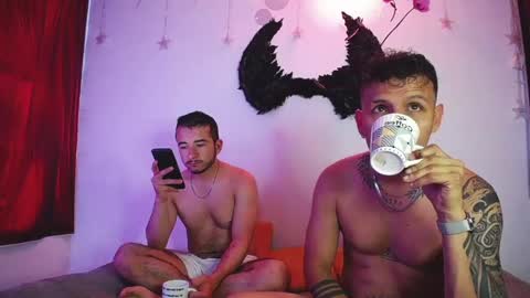 noha_and_iam1 online show from April 2026 12:22:01 PM