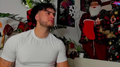 Snapshot of noha_miler chatting on December 2024 01:40:02 AM kevin online show from December 2024 01:40:02 AM