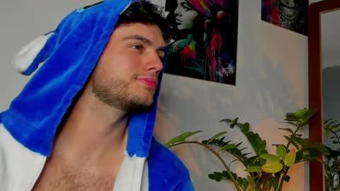 Snapshot of noha_miler chatting on January 2025 03:22:01 AM kevin online show from January 2025 03:22:01 AM