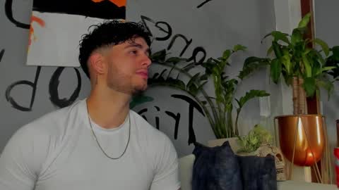 Snapshot of noha_miler chatting on February 2025 11:04:02 PM kevin online show from February 2025 11:04:02 PM