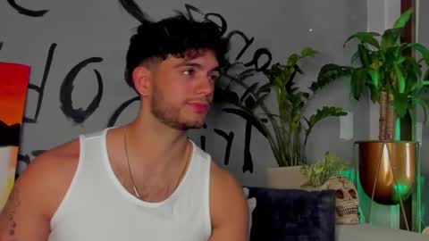 Snapshot of noha_miler chatting on February 2025 04:16:02 AM kevin online show from February 2025 04:16:02 AM