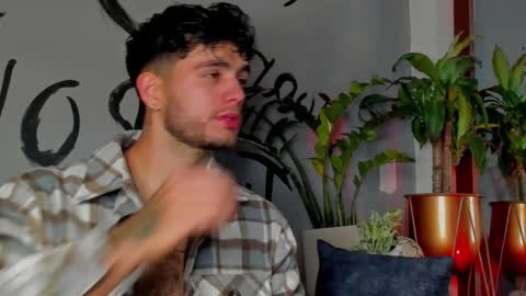 Snapshot of noha_miler chatting on March 2025 01:42:02 AM kevin online show from March 2025 01:42:02 AM