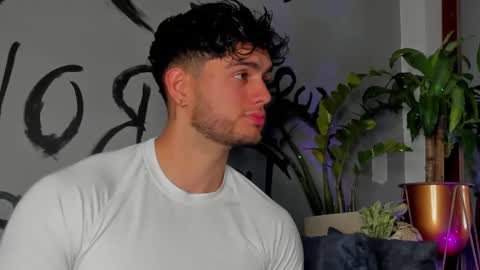 Snapshot of noha_miler chatting on March 2025 07:31:02 PM kevin online show from March 2025 07:31:02 PM