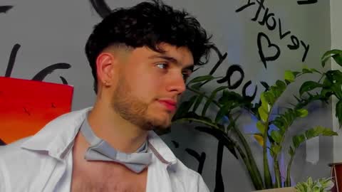 Snapshot of noha_miler chatting on March 2025 01:14:02 AM kevin online show from March 2025 01:14:02 AM