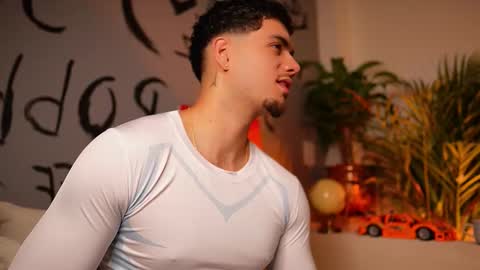 Snapshot of noha_miler chatting on September 2025 08:53:02 PM kevin online show from September 2025 08:53:02 PM