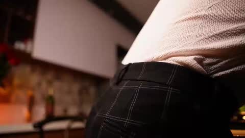 Snapshot of noha_miler chatting on September 2025 12:01:02 AM kevin online show from September 2025 12:01:02 AM