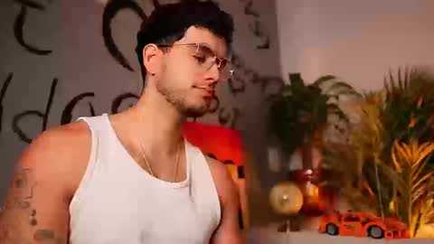 Snapshot of noha_miler chatting on September 2025 08:02:02 PM kevin online show from September 2025 08:02:02 PM