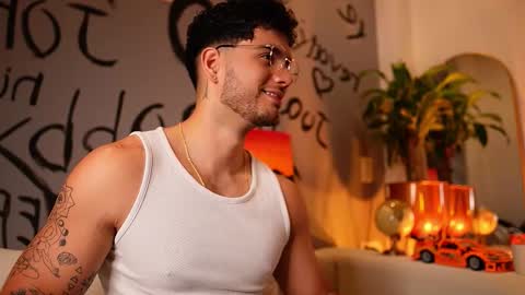 Snapshot of noha_miler chatting on October 2025 09:24:01 PM kevin online show from October 2025 09:24:01 PM