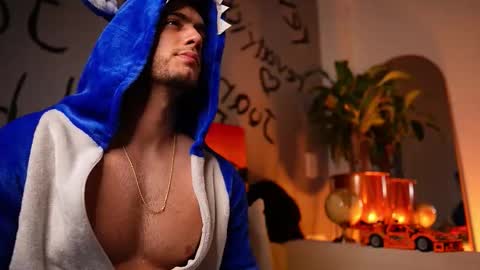 Snapshot of noha_miler chatting on October 2025 12:21:02 AM kevin online show from October 2025 12:21:02 AM