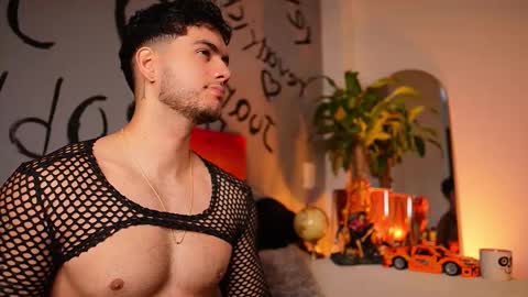 Snapshot of noha_miler chatting on October 2025 05:35:02 PM kevin online show from October 2025 05:35:02 PM