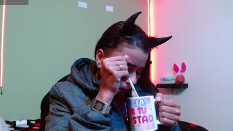 Snapshot of noha_thomson chatting on February 2025 12:57:02 PM Noha Thomson online show from February 2025 12:57:02 PM