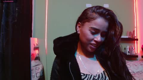 Snapshot of noha_thomson chatting on February 2025 08:20:02 PM Noha Thomson online show from February 2025 08:20:02 PM