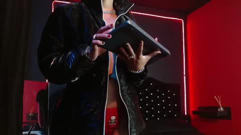 Snapshot of noha_thomson chatting on October 2025 08:33:02 PM Noha Thomson online show from October 2025 08:33:02 PM