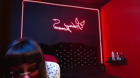 Snapshot of noha_thomson chatting on November 2025 02:43:02 AM Noha Thomson online show from November 2025 02:43:02 AM