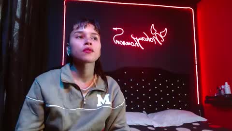 Snapshot of noha_thomson chatting on December 2025 07:20:02 PM Noha Thomson online show from December 2025 07:20:02 PM