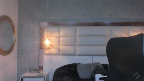 Snapshot of nohemi_louse chatting on November 2025 10:33:02 PM Nohemi online show from November 2025 10:33:02 PM