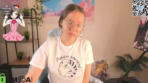 Snapshot of noora_moore chatting on October 2025 12:45:01 AM NOORA online show from October 2025 12:45:01 AM