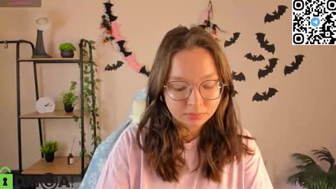 Snapshot of noora_moore chatting on November 2025 01:05:01 AM NOORA online show from November 2025 01:05:01 AM