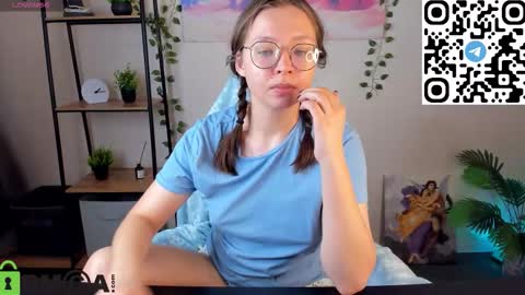 Snapshot of noora_moore chatting on November 2025 01:15:01 AM NOORA online show from November 2025 01:15:01 AM