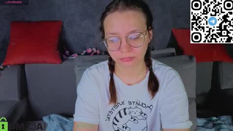 Snapshot of noora_moore chatting on November 2025 01:30:01 AM NOORA online show from November 2025 01:30:01 AM