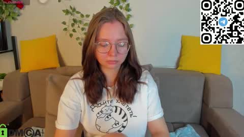 Snapshot of noora_moore chatting on November 2025 01:19:01 AM NOORA online show from November 2025 01:19:01 AM