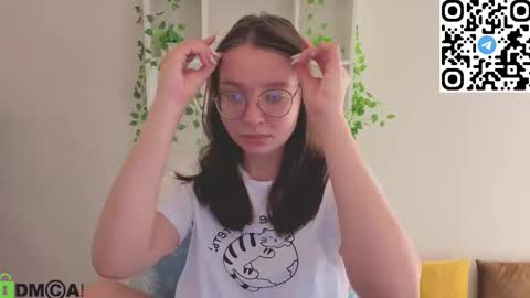 Snapshot of noora_moore chatting on December 2025 01:48:02 AM NOORA online show from December 2025 01:48:02 AM