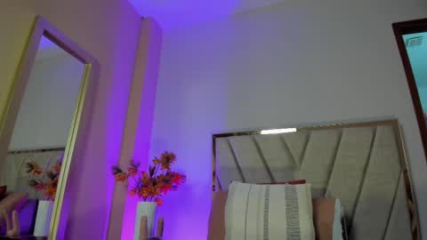 Nora Da Silva online show from October 2025 12:10:02 AM