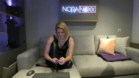 Snapshot of nora_noxx chatting on June 2026 08:52:01 AM NoraNoxx online show from June 2026 08:52:01 AM