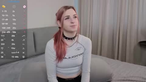 Elina online show from November 2025 09:21:01 AM