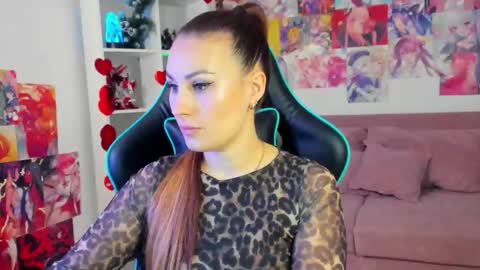 NoraFoxes online show from December 2025 03:51:02 PM