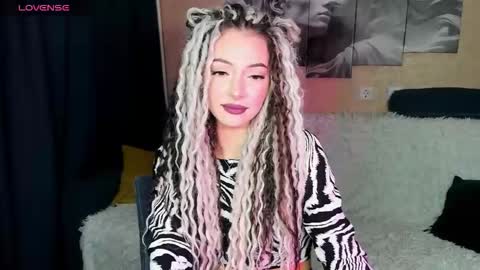 NoraSun online show from December 2025 10:42:01 AM