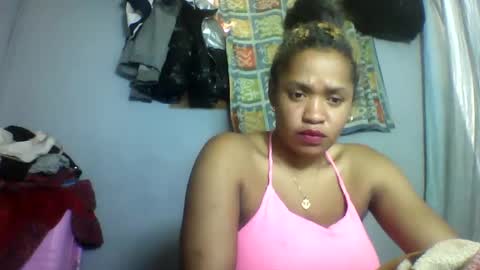 nosminah01 online show from September 2025 11:43:01 AM